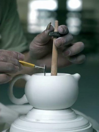 This White Porcelain Teapot Is So Beautiful It’ll Steal Your Heart at First Sight