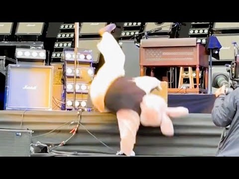 Funniest Mascots Fail Moments Of The Year