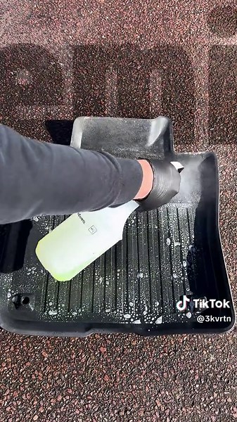 How to Clean Your Car Mats Effectively with Mzr