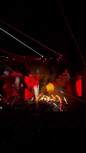 ‪@PaulMcCartney‬ performing “live and let die” live in Georgia!