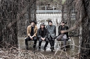 Half Moon Run teilen neuen Song „Favourite Boy“ inklusive Video - Musikexpress