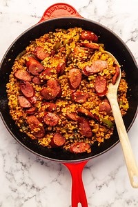 544K views · 1.1K reactions | Eating healthy doesn't mean spending all night in the kitchen! This easy, one skillet dinner takes under 30 minutes! Kielbasa sausage and savory veggies makes this complete meal perfect for dinner or meal preps! ✅Recipe:https://jenniferbanz.com/kielbasa-peppers-cauliflower-rice-skillet | Low Carb Recipes with Jennifer | Facebook