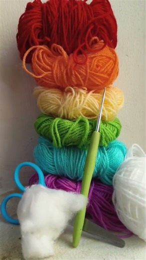 Crochet beginners, you need to try this! (It's easier than you think)"Crochet rainbow 🌈🧶 .#crochet