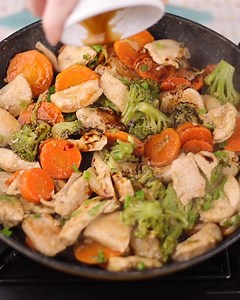 Make a Chinese style chicken with broccoli and carrots, simply delicious! | Much recipes