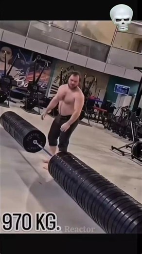 Fake Weak Guy Lifts HEAVY Weight 😱 Gym Prank Gone Crazy #shortsfeed #shorts