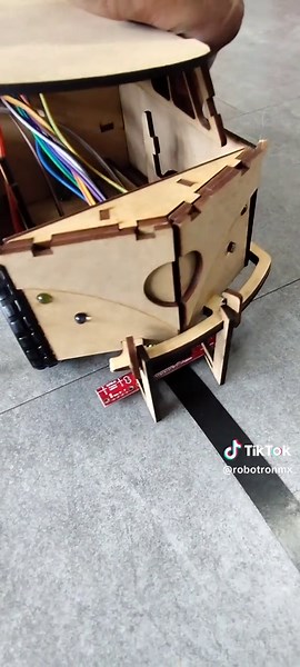 Algoritmo de Arduino para construir un carrito seguidor de linea#CapCut