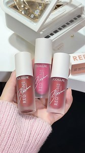 The blush trio that we can't live without 💔 All the color choice can help to light up on natural skin. It stays longer up to 12 hours, and even better, it can hydrates your skin well. What do you think about this, Babes? Tell me below! #FocallureBeauty | Focallure