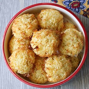You’ll Never Guess the 5 Ingredients in These Keto Coconut Macaroons