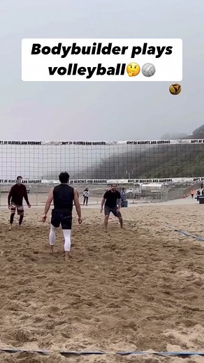 This bodybuilder can play!💪🏽🏐 #beachvolleyball #volleyball #bodybuilding #bodybuilder #workout #volleyballworld #haikyuu