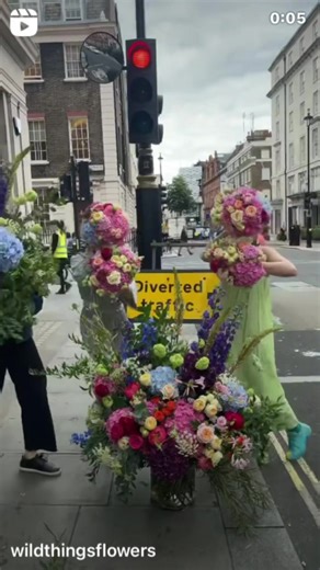 ‘When the music starts to play , dance with me make me swsy’ happy weekend to you💕