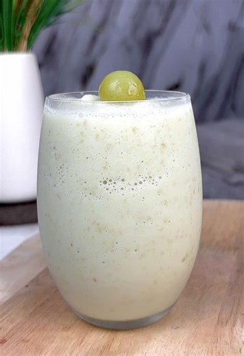 Resepi Green Grape Smoothie Padu ! Tak perlu beli dekat luar buat sendiri dekat rumah pun dah cukup memang sedap weh 😭 Bahan-bahan: -Anggur hijau(Beku) -Susu full cream -Ais SELAMAT MENCUBA ! #GreenGrapeSmoothie #SmoothieLover #ResepiPakBusu#PuasaBersamaPakbusu #AirViralRamadhan