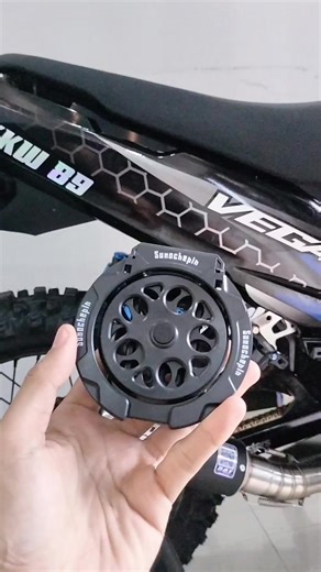 Tempat botol minum serbaguna untuk sepeda motor yang bikin tampilan motor semakin keren.