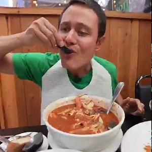 Watch how they make "SEAFOOD CIOPPINO" in San Francisco! 📍 Sotto Mare with Visit California San Francisco | The Official Guide | Migrationology