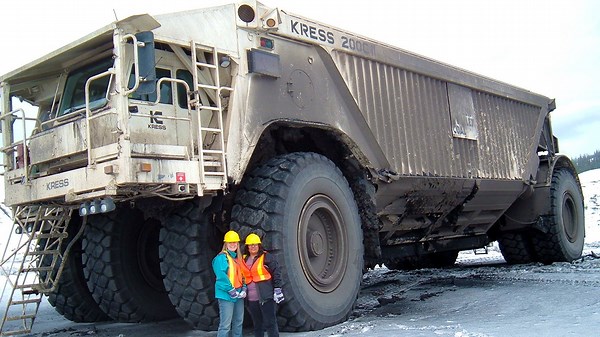 The Fastest 1950s Truck –What Was Its Purpose? : Trucks with Unusual Designs