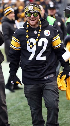 Rap Secrets on Instagram: "Mac Miller’s height—often reported as around 5’7” (170 cm)—became one of those oddly persistent talking points that followed him throughout his career, not because it mattered, but because it contrasted so sharply with his presence. On stage, in interviews, and in music, Mac felt larger than life: emotionally open, musically ambitious, and constantly evolving. His physical stature never matched the scale of his personality, which only made that presence more striking.