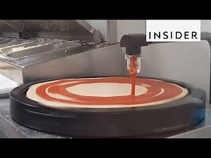 Automatic Machine Sauces Pizzas Perfectly