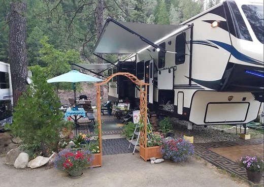 16 Best RV Campsite Setup And Decorating Ideas