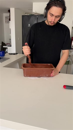 Yo sé que puede que no se vea súper violento sus acciones, pero cuando te acusan de ladrón e intentan perjudicar tu trabajo por cumplir con los horarios es bastante frustrante. #emprendimiento #chocolate #tiktokfood #clientes