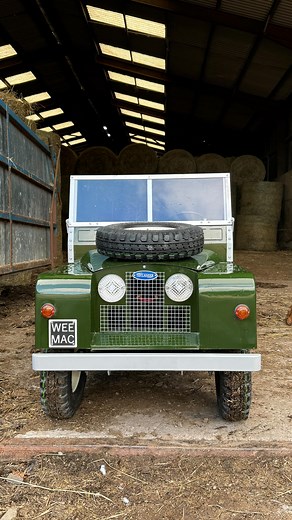 Tati Reed | Blue Tit the Landy on Instagram: "The most fun imaginable at 5mph! and the best electric car we’ve ever driven   So many thank yous to @toylanderltduk for the most smiles per miles ever!  The kids (#borrowed) have even volunteered to do the bins in there little Land Rover! ️ Just plug it into the wall and away you go!  an epic little machine for epic little people! #landrover #toylander #landy #ad"