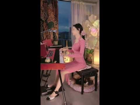 Live streaming room for piano music