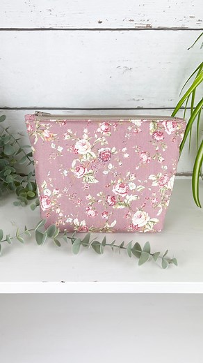 6K views · 99 reactions | Here’s a tutorial to make a boxed zip pouch. It’s a really easy project that looks beautiful. As ever, the full tutorial at normal speed, with me talking you through the steps, is on my YouTube channel @asewinglife If you enjoy this, you’ll enjoy browsing through my website which has lots of sewing loveliness asewinglife.com Have a happy day 淋瑱 #sewing #sewingtutorial #sewingproject | A Sewing Life | Facebook