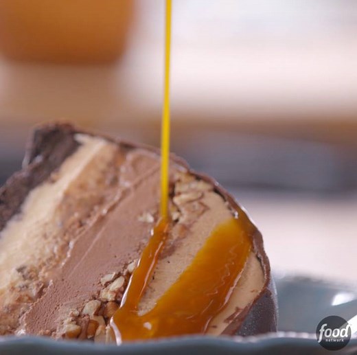 1.9M views · 10K reactions | A SEVEN-layer ice cream pie drizzled with caramel sauce... just look at that slice! 襤 | Food Network | Facebook