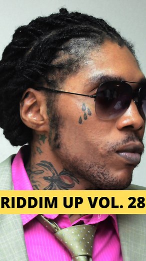 2012 matatu anthem is back 🔊 This 1-min mashup brought back memories from campus, house parties & every taxi ride 😅 Riddim Up Vol. 28 had EVERYONE moving! Full 68-minute mix on YouTube 👉 Link in bio Search: "Riddim Up Vol. 28 | Classic Reggae & Dancehall Mix (2012 Throwback)" Drop your favorite tune from this era 👇 #RiddimUpVol28 #MatatuMix #2012Throwback #Kenshens #Popcaan #SupremacySounds #KenyaDancehall #UgandaDancehall #DJSimpleSimon | Simple Simon