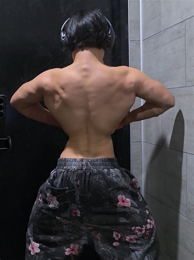 I loveee Kelso shrugs ✌️ (my gym has no good upper back row machine...) #gym #gymtok #bodybuilding #gymmotivation #gymrat