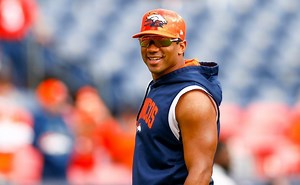 Broncos QB Russell Wilson's insane routine during flight to London to recover from injury