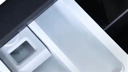 米家洗衣机（型号：WM1001）设计简约实用，洗涤过程安静高效，特别适合小户型家庭日常使用，衣物洗净度高又不伤衣。