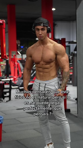 Showcasing Muscle Definition in Gym Workouts