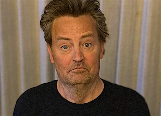 Former 'Friends' Star Matthew Perry BUSTED For Facetiming With 19-Year-Old TikToker On the Raya Dating App! - Daily Soap Dish