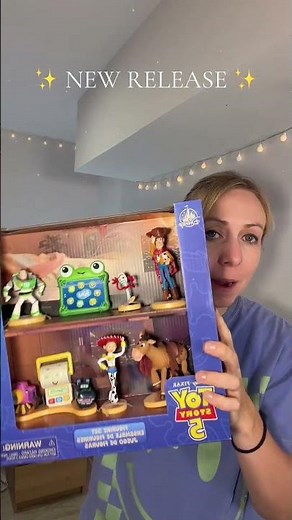 The Disney Store Toy Story 5 figurine set has beautiful figurines! A great toy set to surprise your