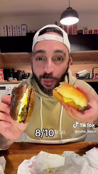 👾🍔 Burger King passe dans le Monde à l’Envers! @Burger King France À l’occasion de la dernière saison de Stranger Things sur @NetflixFR , j’ai testé les menus exclusifs : 👉 Le Hellfire Club avec son poulet croustillant et ses saveurs sucrées/salées. 👉 Le Upside Down, dispo seulement en retournant ton tel sur l’appli BK, truc de dingue aussi! Une nouvelle sauce Vecnamienne! #burgerking #strangerthings #hellfireclub #upsidedown