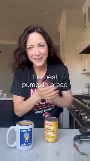 The perfect fall evening starts with a delicious Pumpkin Bread 🎃 Thank you @krolls_korner on Instagram for the recipe and the tip! 🧡 | Libby's Pumpkin