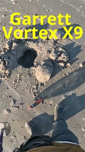 The Garrett Vortex X9 finds a deep target. #shorts #metaldetecting #beach