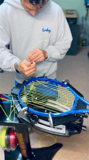 Yonex ezone 98 2025 305g string genesis hexonic 2.0 #tennis #tennislife #youtubeshort