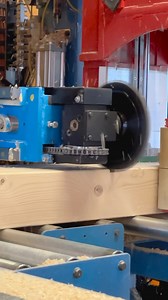 Hans Hundegger AG on Instagram: "Präziser CNC-Abbund bei @kiefer_holz jetzt auch mit nagelneuer K2-Industry. - @kiefer_holz dazu: „Bei uns arbeiten Mensch und Maschine erfolgreich zusammen. Mittels unserer leistungsstarken Hundegger Abbundanlage K2i und jetzt noch zusätzlich mit einer brandneuen K2-Industry bringen unsere Maschinisten Hölzer fur unterschiedlichste Konstruktionen optimal in Form. Ob Sägen, Fräsen, Bohren oder Schlitzen. Mit verschiedenen Aggregaten und entsprechenden Werkzeugen a