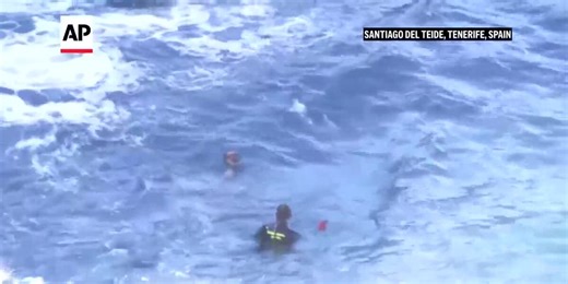 Powerful wave kills 4 and leaves 1 missing at a popular seawater pool