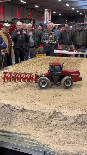 _A_#scale #scalemodel #case #rc #tractor #tractorlife #tractorlove #tractorlovers #traktor #traktorpower #agriculture #agri | Tractor