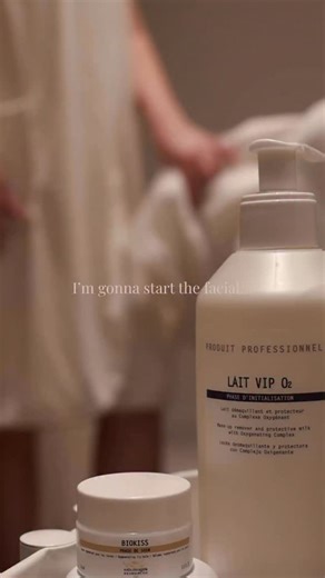 ✨ We’re delighted to introduce a new facial experience at Loshen & Crem - the VIP O₂ Facial by Biologique Recherche ✨ A 75-minute oxygenating ritual designed to detoxify, brighten, and re-energize tired skin. This signature Biologique Recherche protocol restores radiance and balance by stimulating microcirculation and supporting oxygen flow to the skin’s surface. Perfect for anyone experiencing dullness, congestion, uneven tone, or the effects of stress, pollution, or travel, this facial helps y