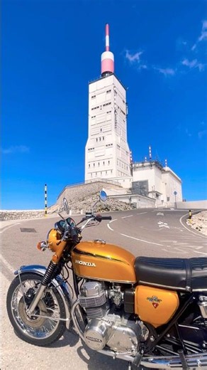 CANDY GOLD HONDA CB 750 FOUR K1 1971 / Le Mont Ventoux Provence