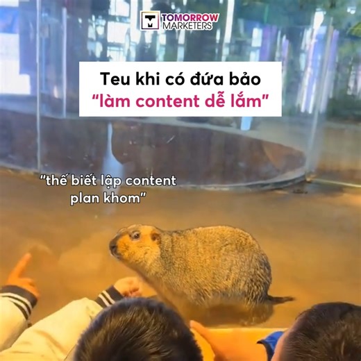 Làm Content dễ không? - Nghe nói dễ lắm ai chả làm được, chỉ là viết bài đăng hàng ngày thôi mà? Thực ra, đó là công việc của những người làm “thợ viết”. “Thợ viết” được giao topic mỗi ngày, và nhiệm vụ là viết theo những topic đó. Họ không biết content đó dành cho ai, viết ra với mục đích gì. Nếu cứ mãi mãi là “thợ viết”, bạn sẽ rất khó trụ lại với ngành và tiến lên các vị trí cao hơn như Content Leader, Content Manager,... 👉 Khi thực sự là một Content Writer, bạn sẽ hiểu rằng để chọn một topi