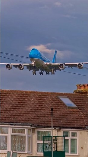 🇰🇷🛬 Close-up Majestic 747-8i gradually flying across 😻 Final approach landing at Heathrow Airport