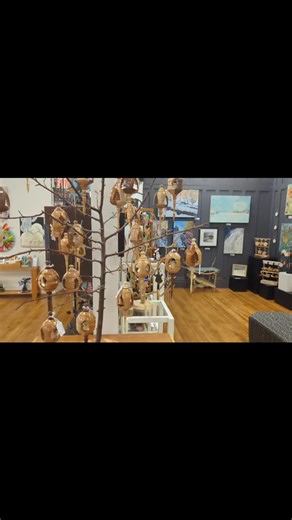 ❄️The first snowfall of the season! ❄️There is something for everyone at the annual Holiday Show until the end of December. Drop by today for all your holiday gifts. #owensoundartistscoop #riverdistrictos #osartistscoop #handmade #madeincanada #shoplocal #owensounddowntown #holidaygiftideas | Owen Sound Artists' Co-op