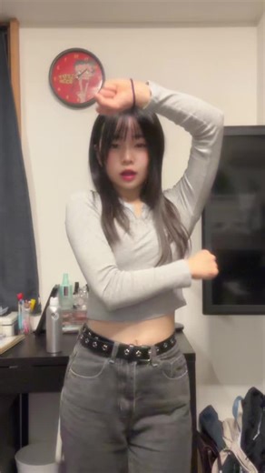 屋台で友達と楽しむ正月の美味しい食べ物