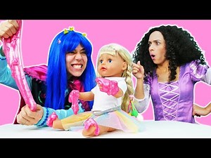 Baby doll & Disney Princesses at the Giant Princess Castle - Baby dolls videos for kids