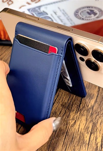 This is a great magnetic wallet that comes with find my app and it's also leather! #wallet #menswallet #trackingdevice #wallettracker #giftsforhim