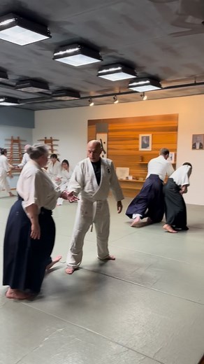 In Aikido, Tenkan teaches us how to turn—not to escape, but to redirect. A soft pivot, a shift of weight, a change of perspective… and suddenly a challenge becomes an opening. A great lesson on and off the mat. ◽️ . . #martialartsinnorthridge #dojoinnorthridge #dojo #martialarts #forwardroll #Aikido #MartialArts #DojoLife #seeyouonthemat #northvalleyaikikai #aikido #aikidotechnique #aikidotechniques #aikido_techiniques #aikidoka #aikido_aikikai #aikidolife #aikidodojo #aikidotraining #aikidowome