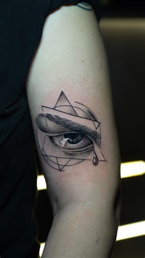 1M views · 27K reactions | Un tatuaje que se siente, no te pierdas de esta versión de la última lágrima y su significado. Esta genial.#tattooed #tattooideas #tattoodo #tattoo2me #tattoo #covertattoo | andrey art tattoo | Facebook